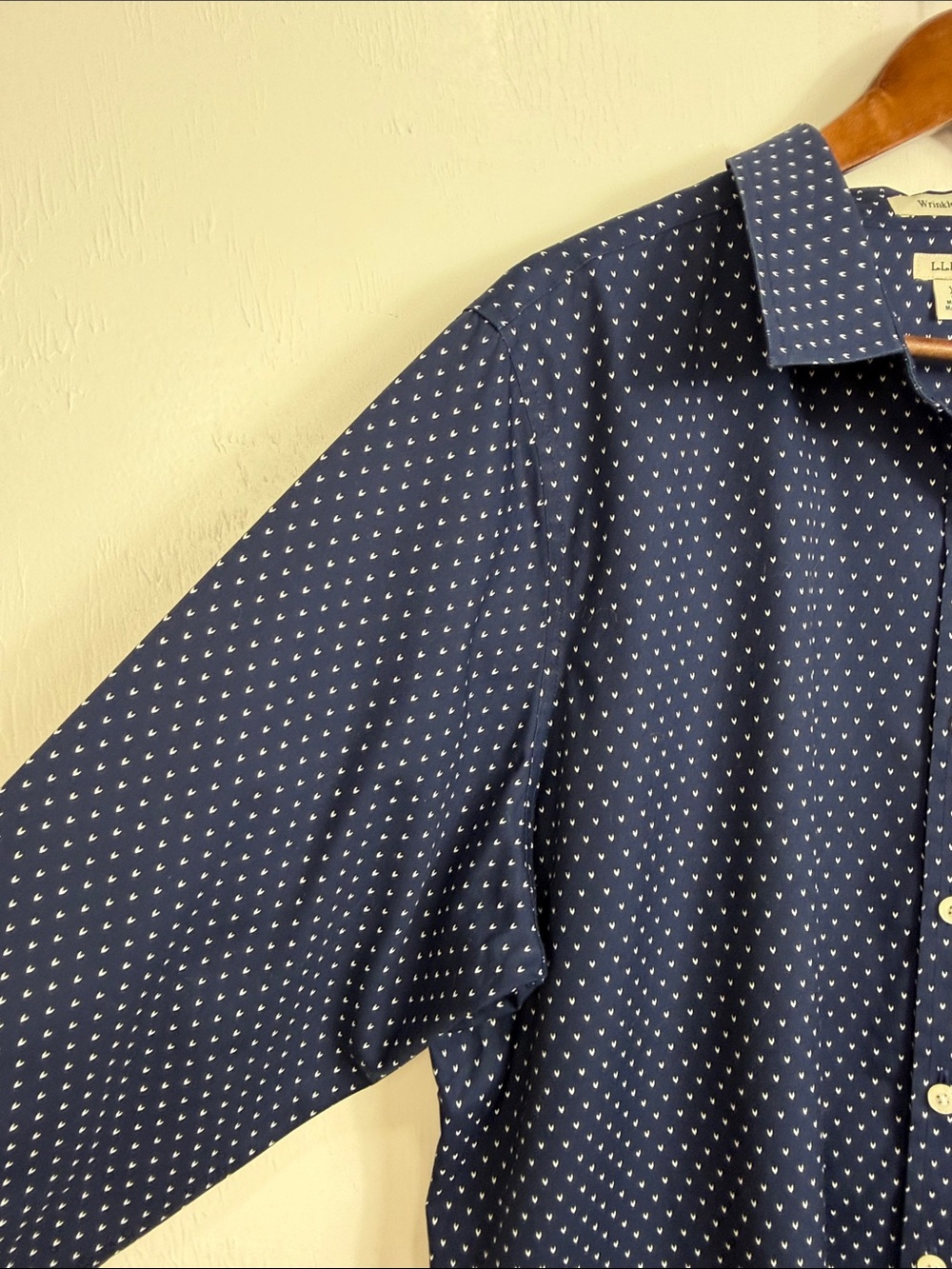 L.L.Bean Women’s XL Petite Navy Wrinkle-Free Cotton Button Down Shirt - Picture 3 of 9